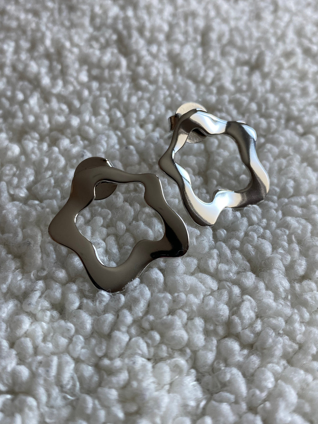 Brinco Flor Orgânico Vazado