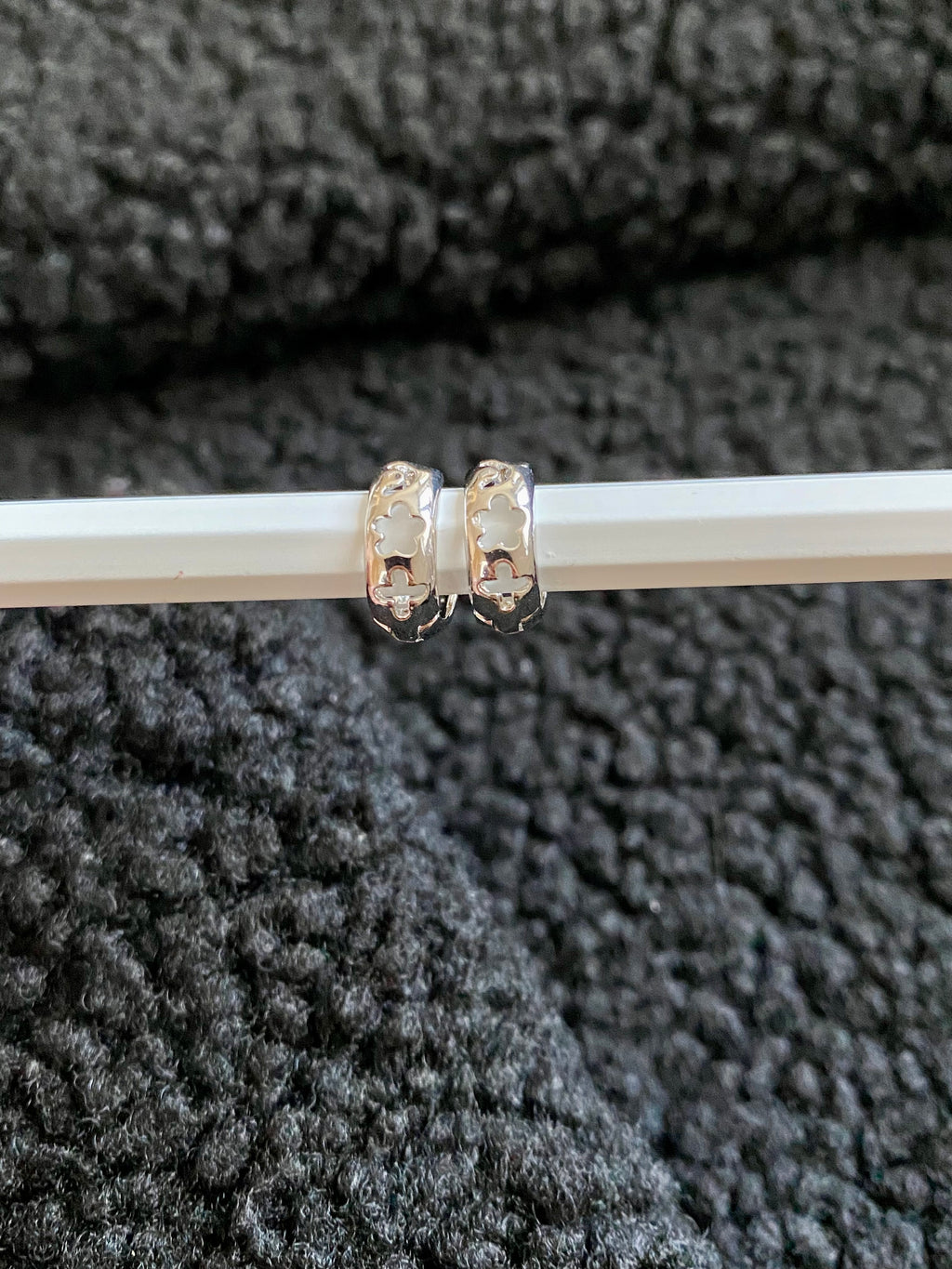 Brinco Bari - Argola Vazada Símbolos