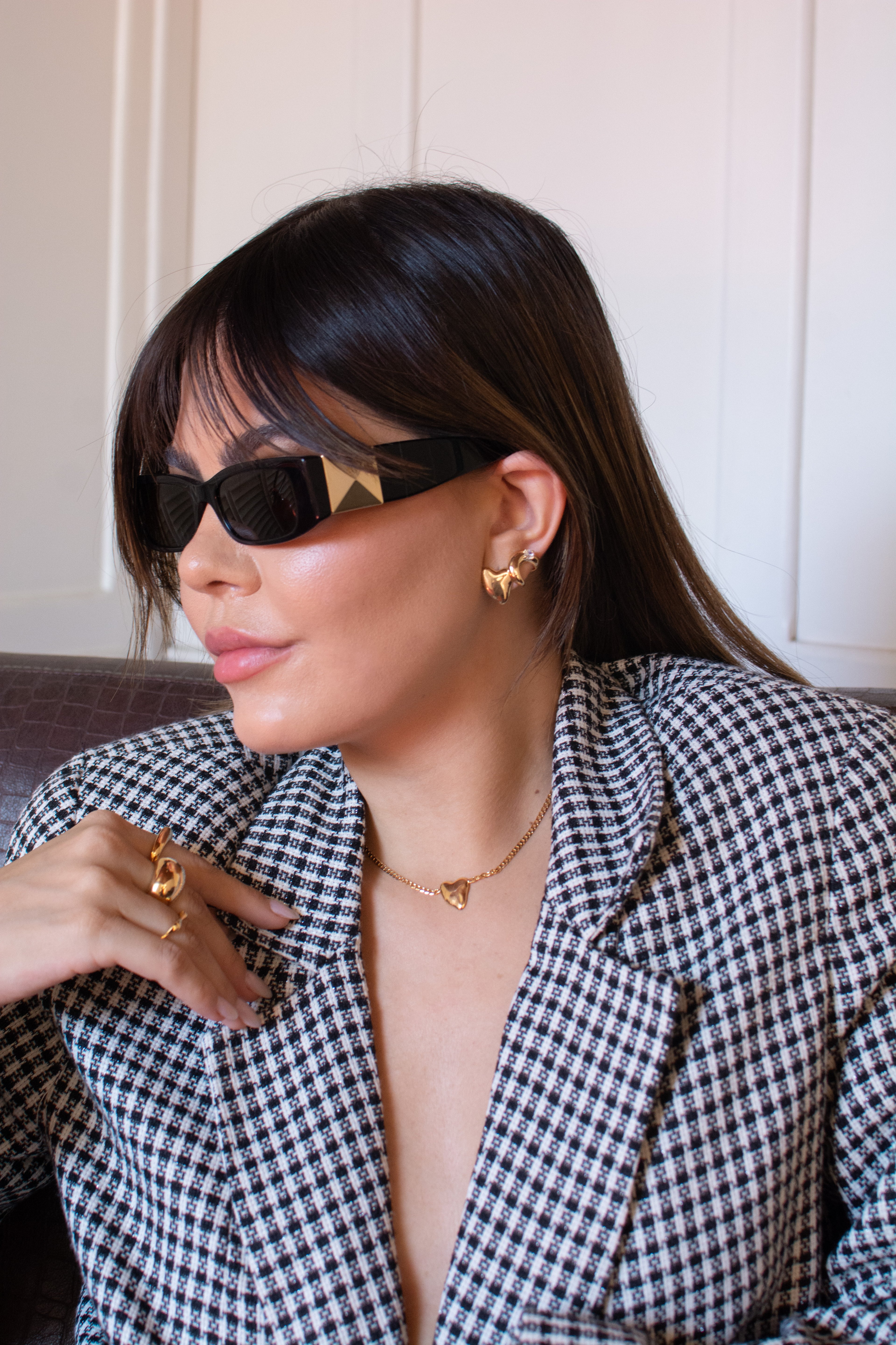 Brinco Elly Curve Cravejado