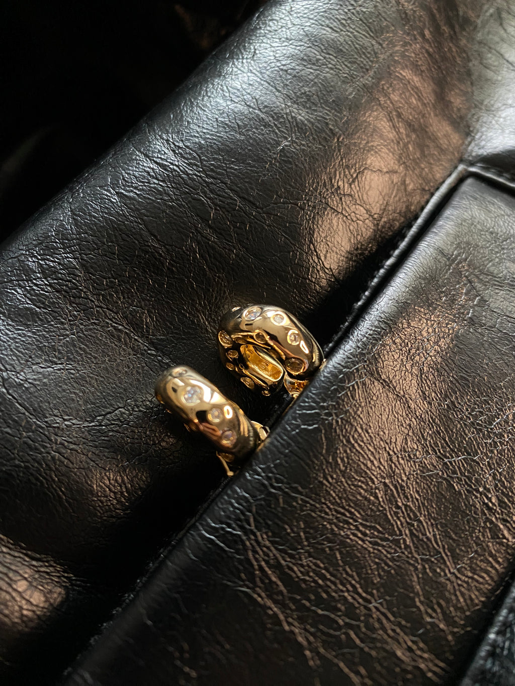 Brinco Bell Argola com Pontos de Luz