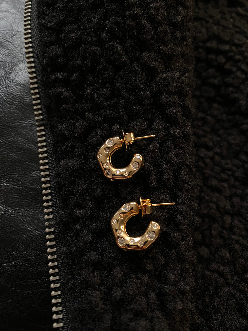 Brinco Bell Argola com Pontos de Luz