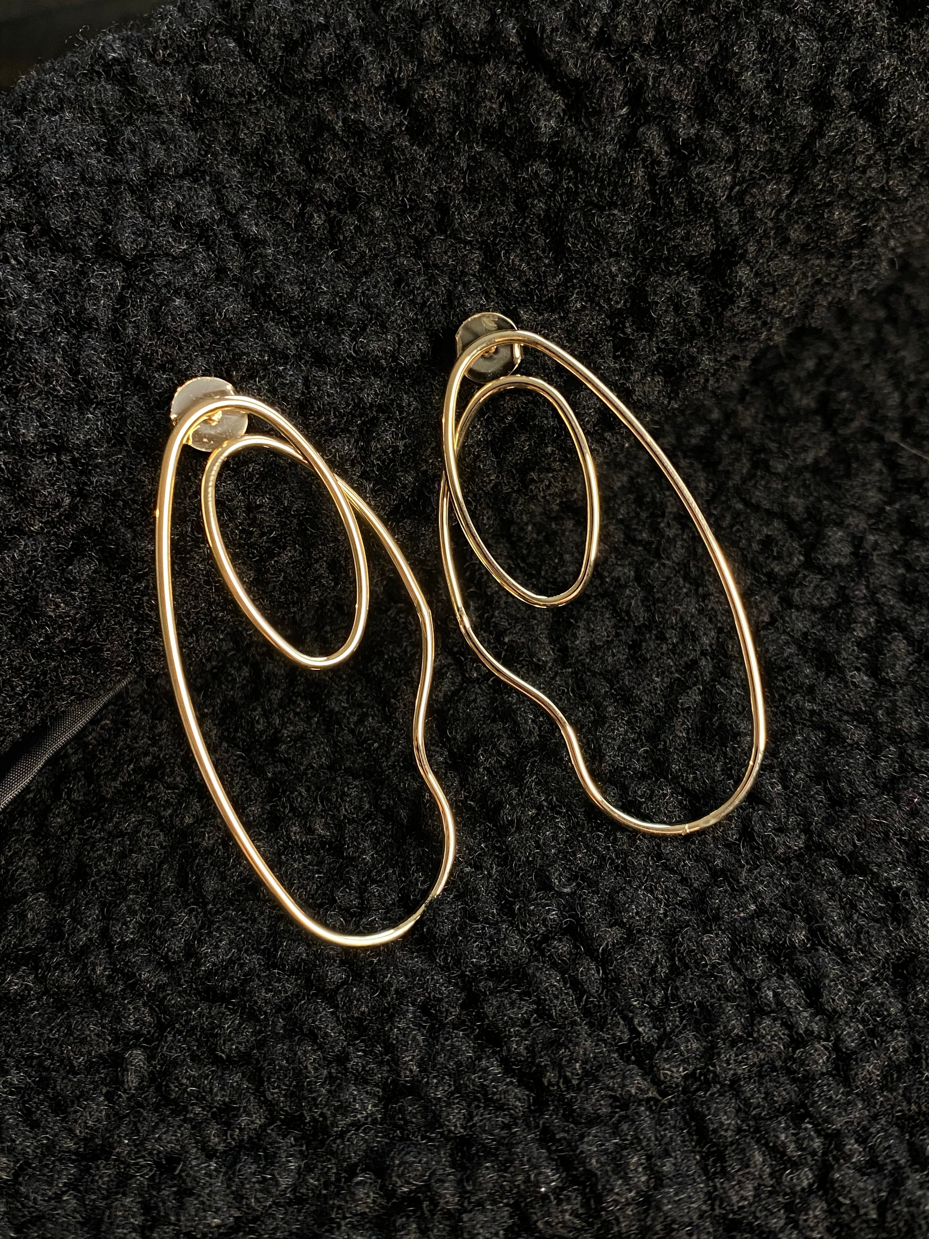 Brinco Cami Oval Abstrato